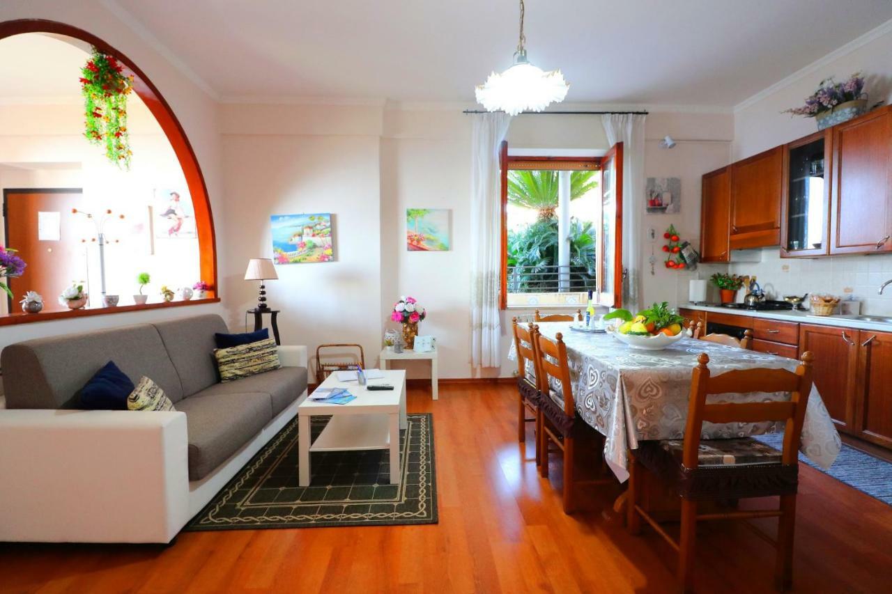 La Rosa Del Sud - De Vivo Realty Sorrentoアパートメント エクステリア 写真